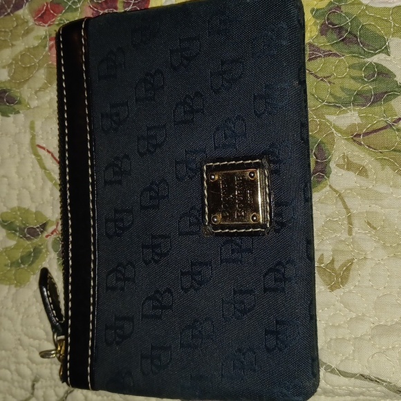 Dooney & Bourke Coin Wallet - Picture 1 of 8